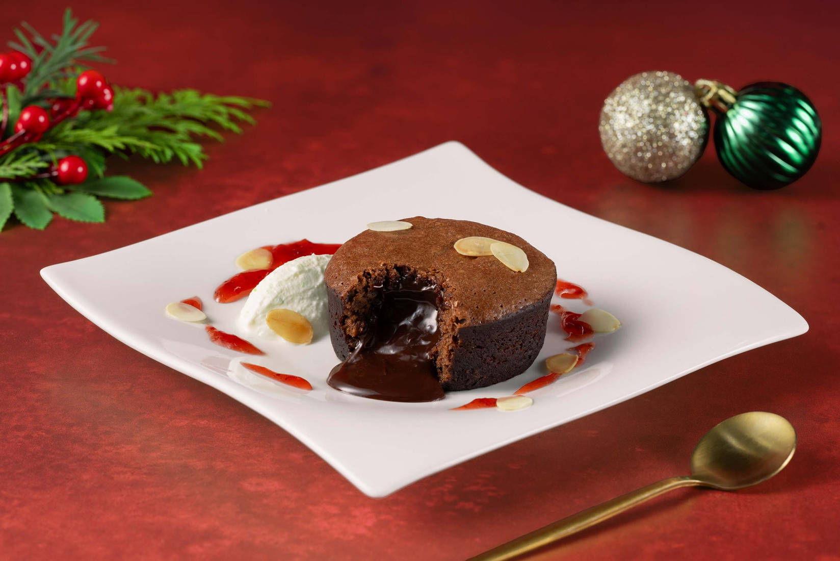 Chocolade lavacake met aardbeiensaus 