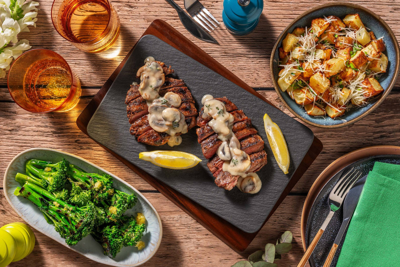 Steak en une sauce aux champignons