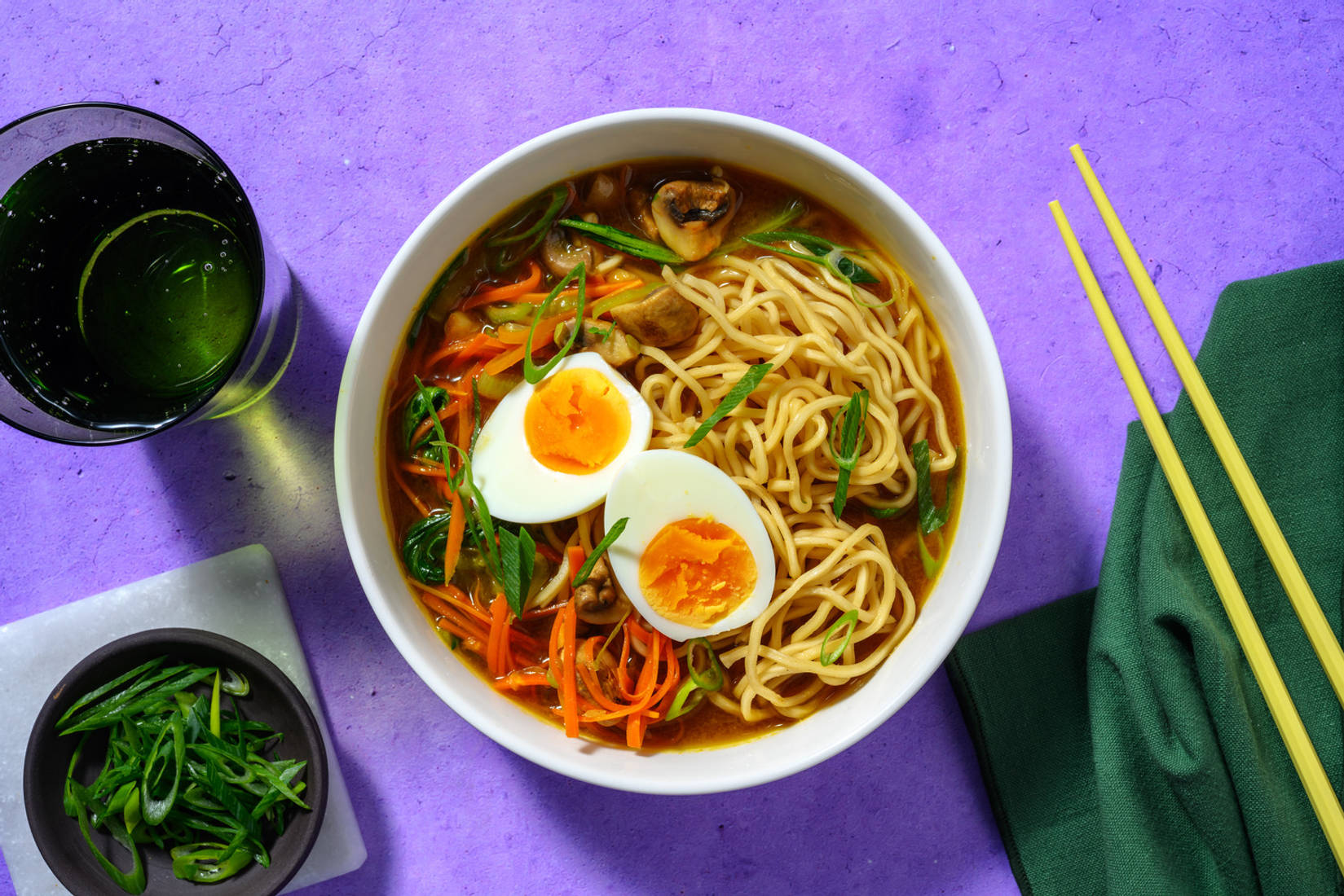 Soupe de nouilles aux champignons au miso & œuf