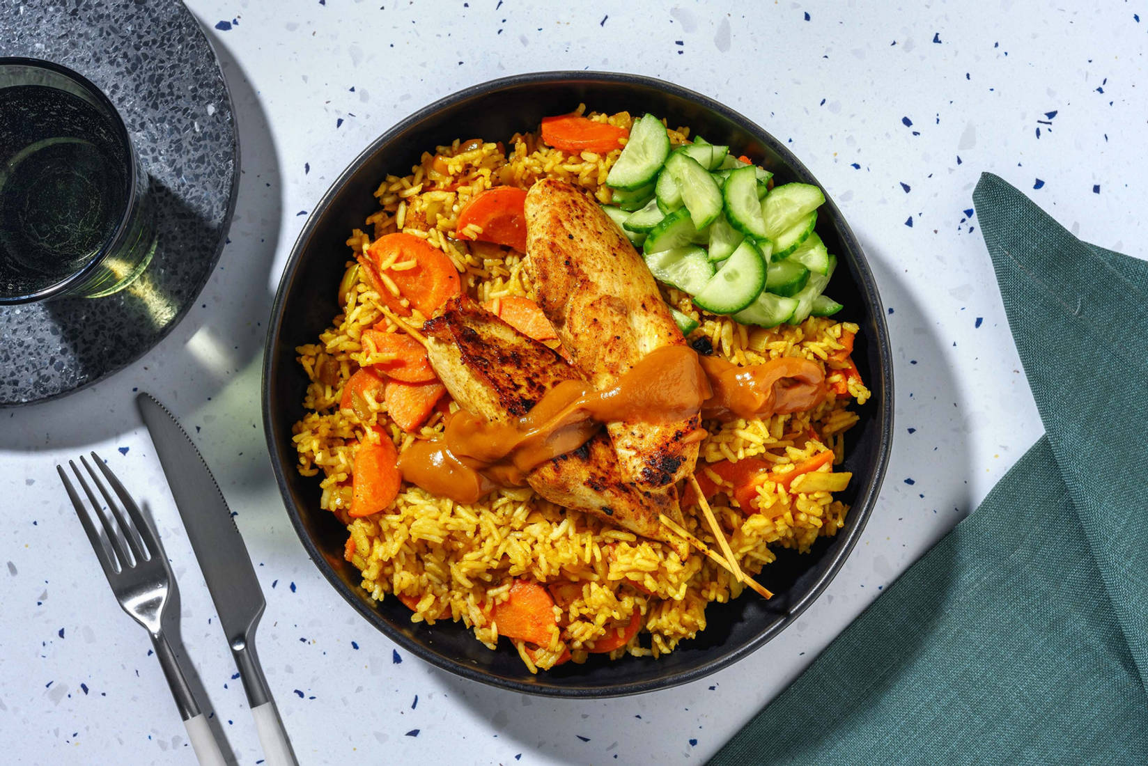 Nasi goreng et poulet saté maison