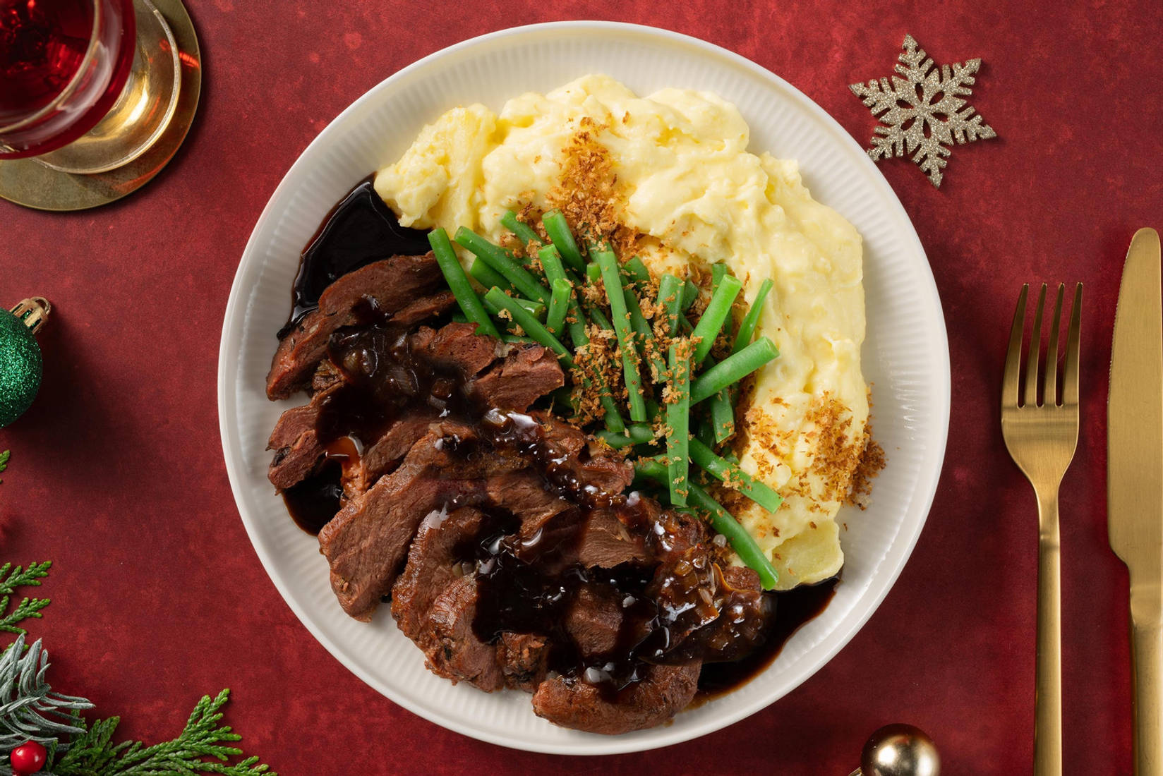 Veganes Steak von planted mit Pflaumensoße