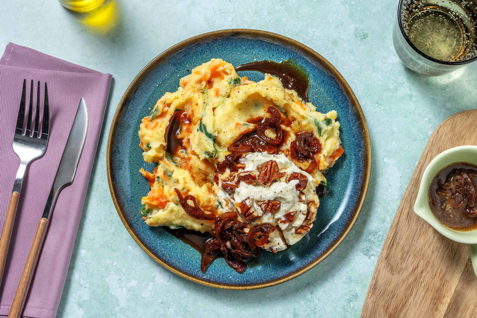 Fromage de chèvre crémeux et jus à l'oignon