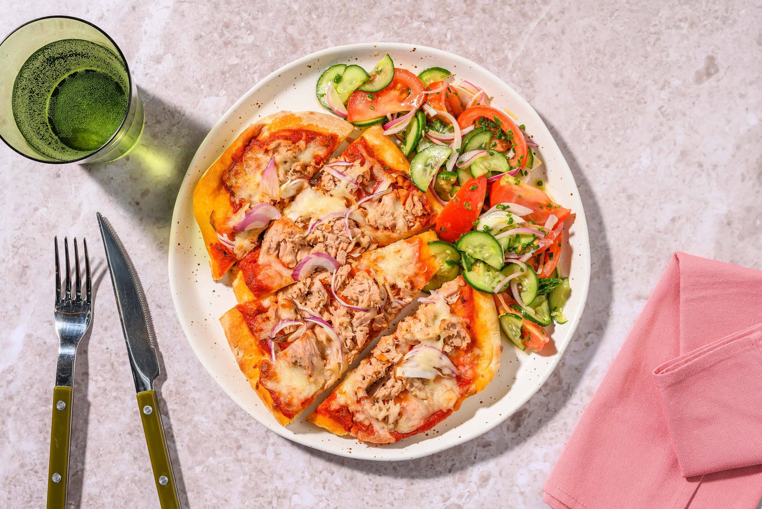 Pizza sur naan garnie façon Tuna melt