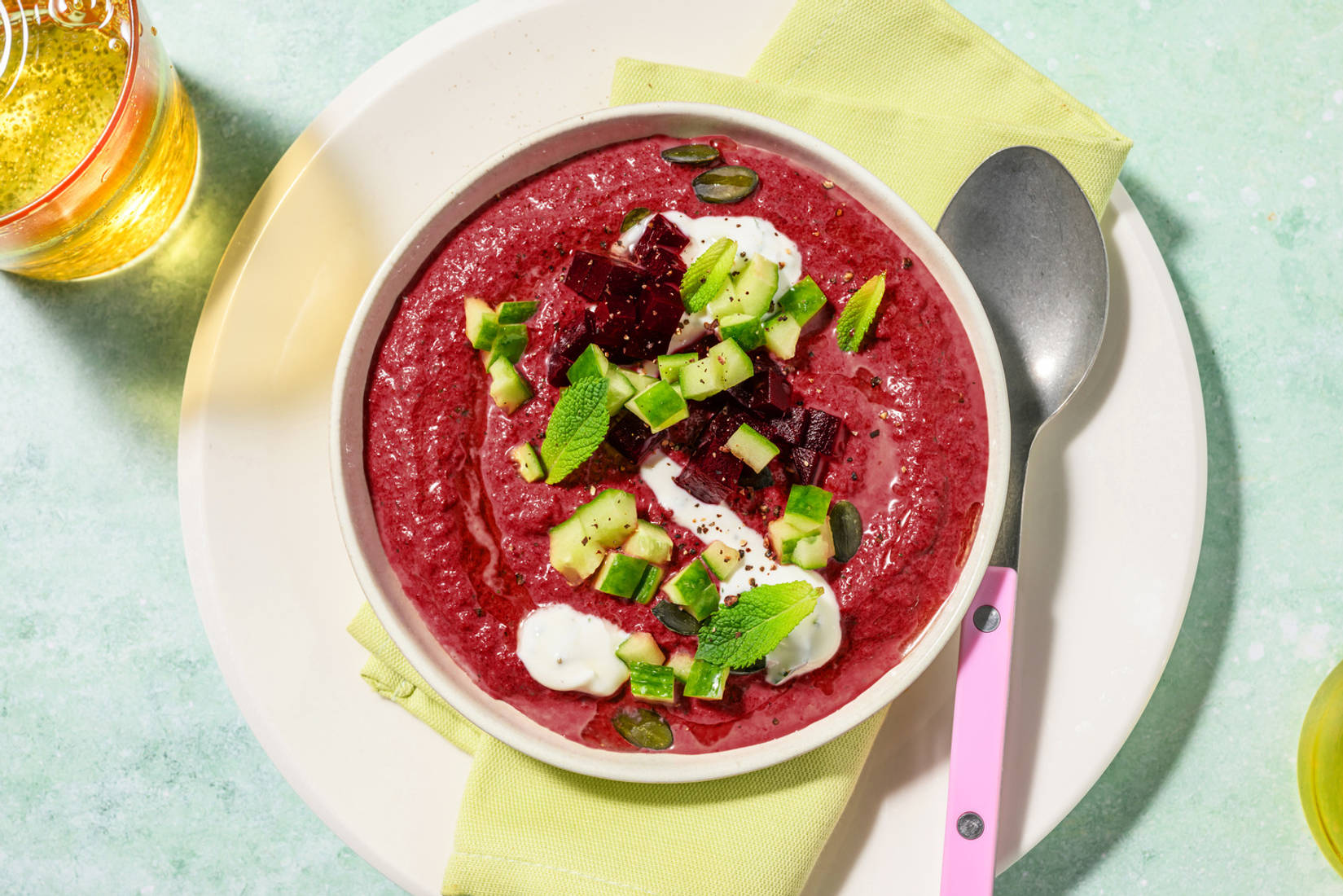 Sopa fría de remolacha y pepino