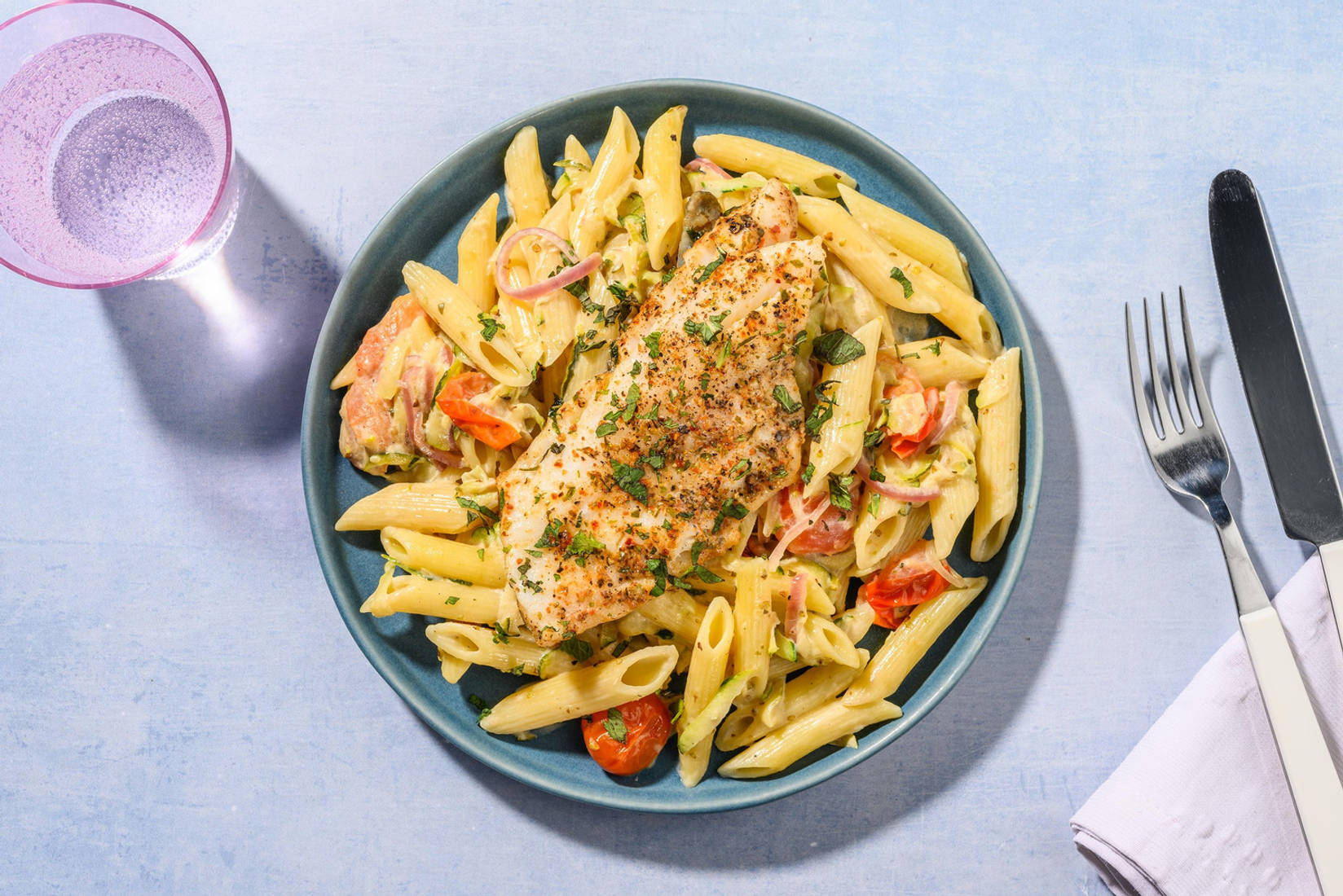Filet de pangasius et penne crémeuses aux tomates cerises