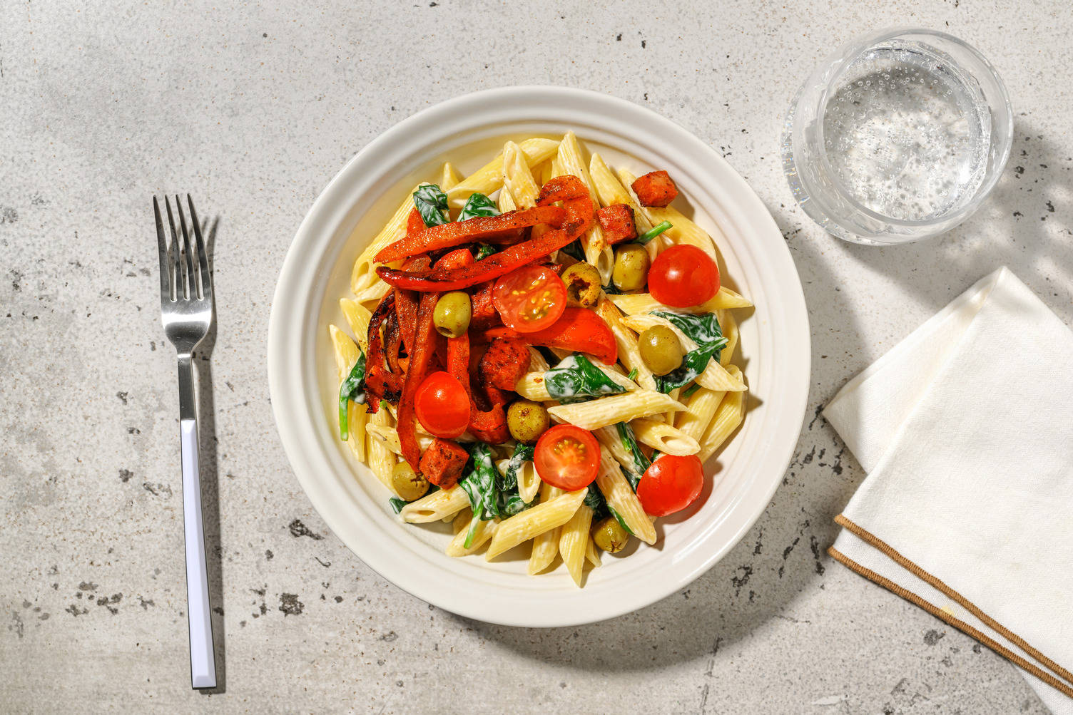 Romige pasta met chorizo en olijven