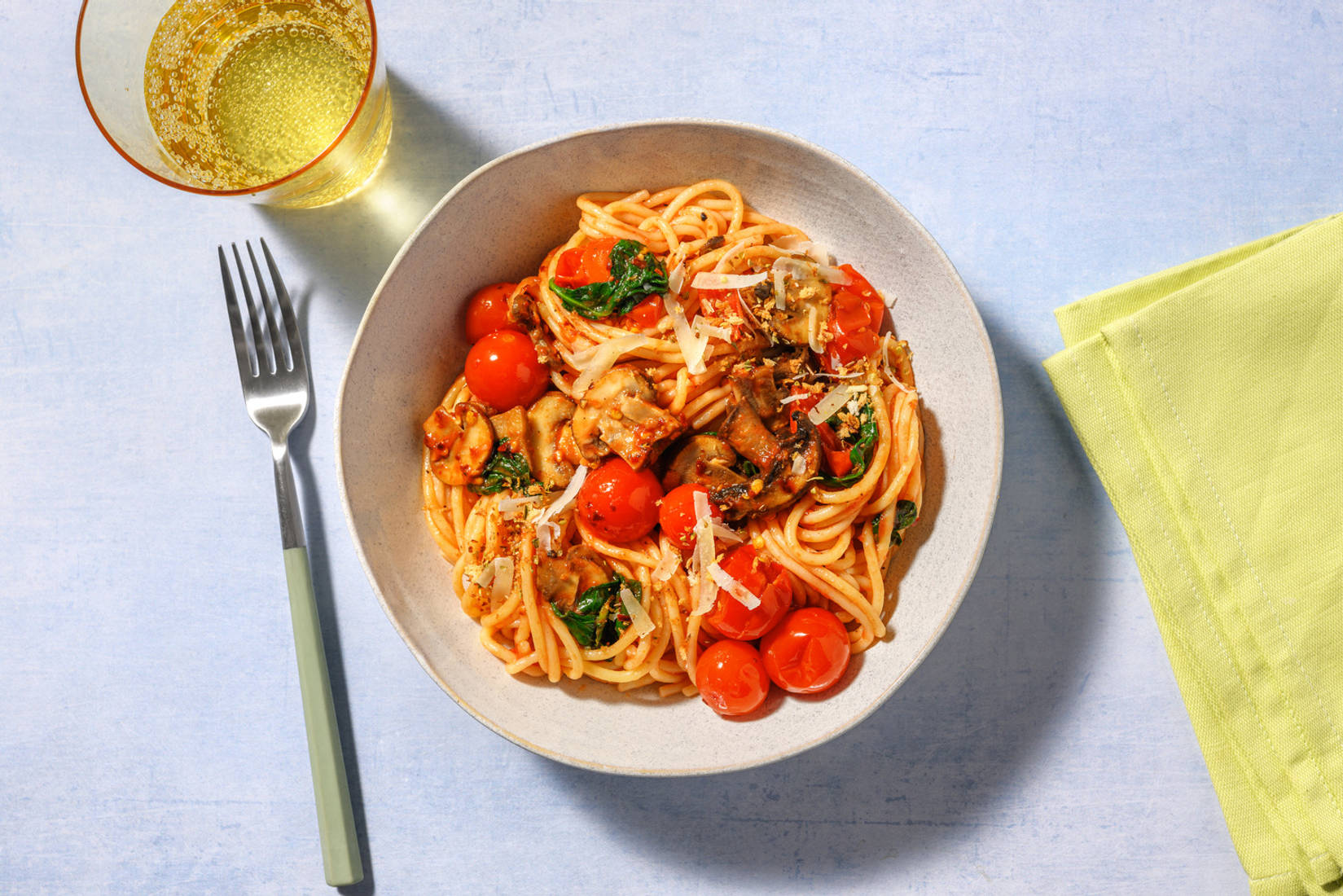 Spaghetti met Parmigiano-pankogarnering