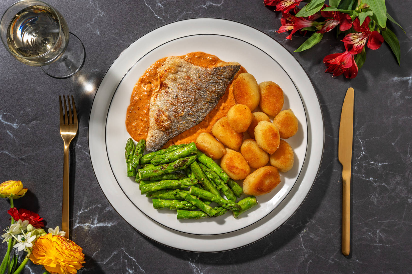 Dorada con salsa calabrese y gnocchis trufados