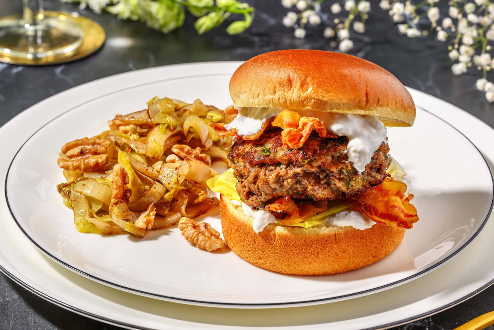 Hamburger extra di carne, bacon e burrata