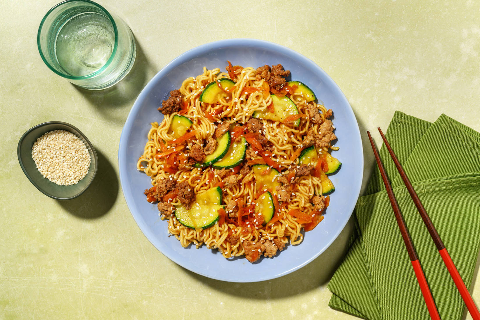 Wok rápido de fideos y carne picada de ternera