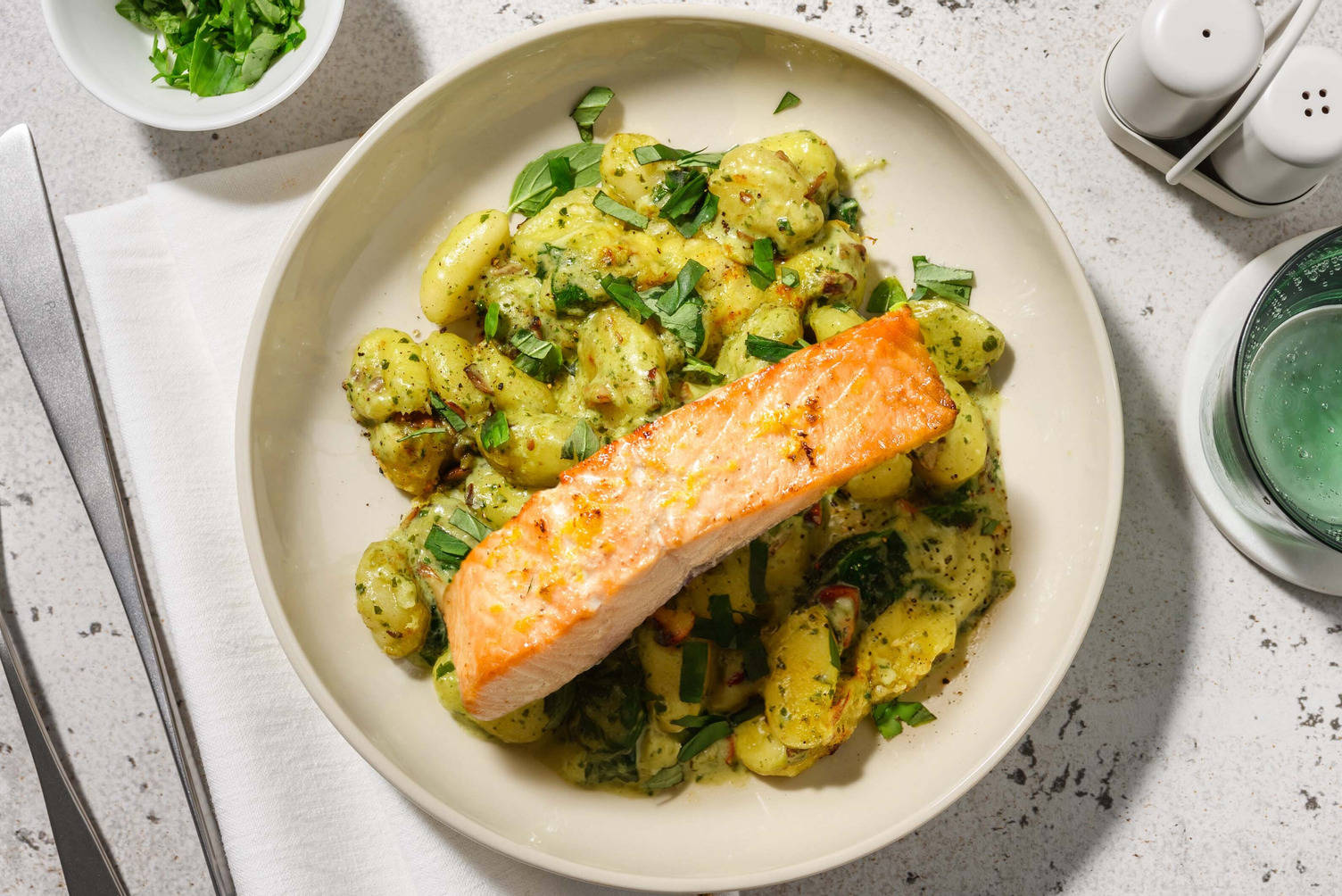 Gnocchi-Spinat-Auflauf mit extra Lachsfilet
