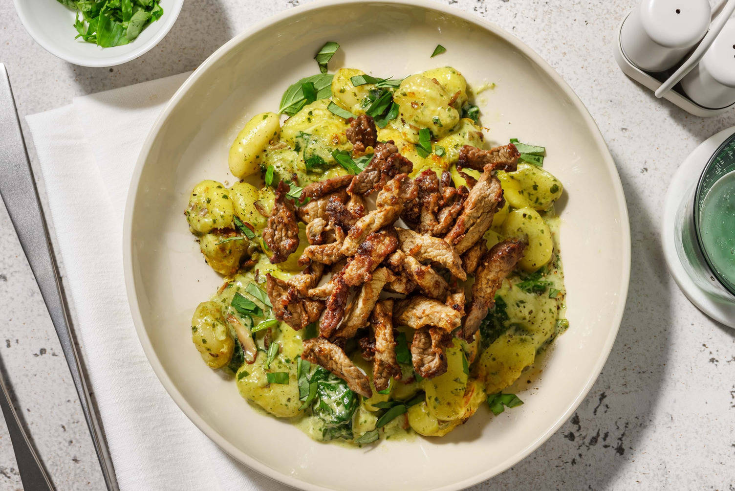 Gnocchi-Spinat-Auflauf mit extra Bio-Schweinegeschnetzeltem
