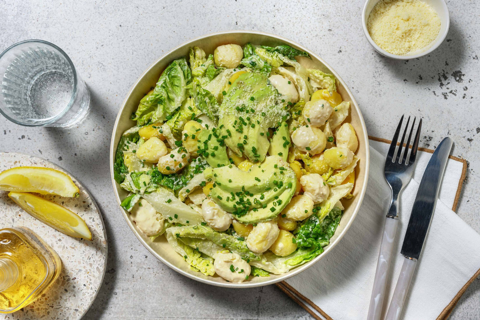 Gnocchi-Salat mit Avocado