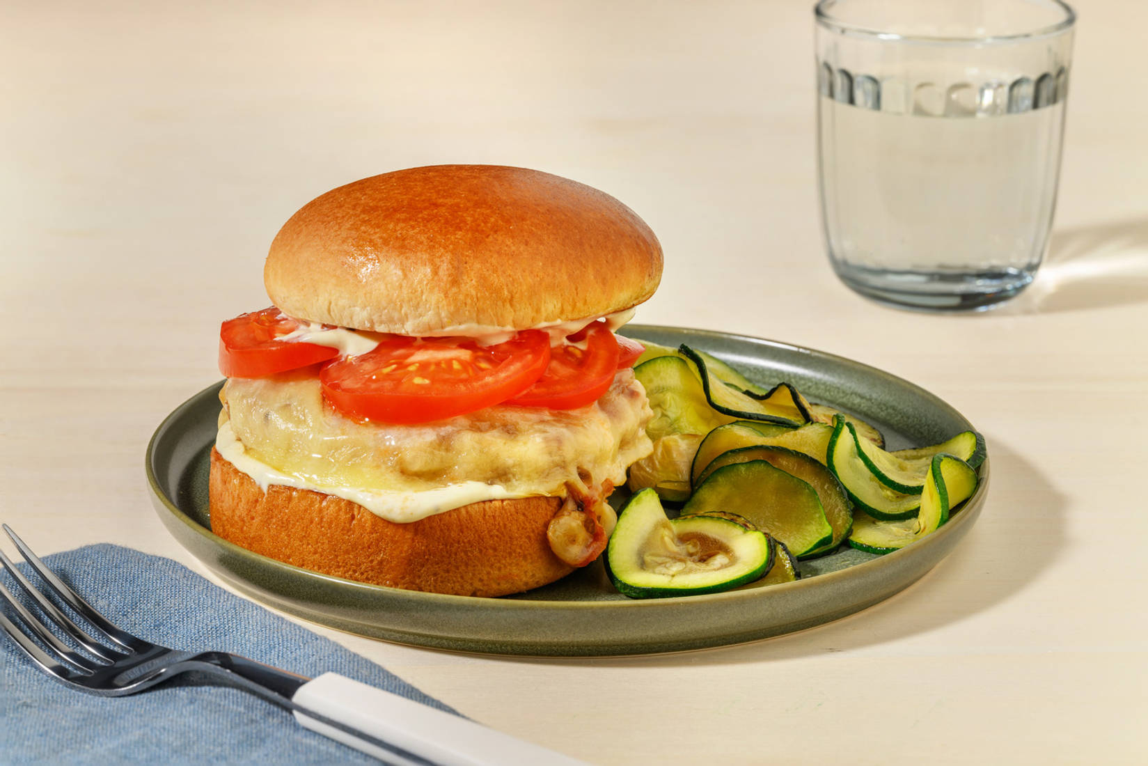 Burger express di pollo e cheddar filante