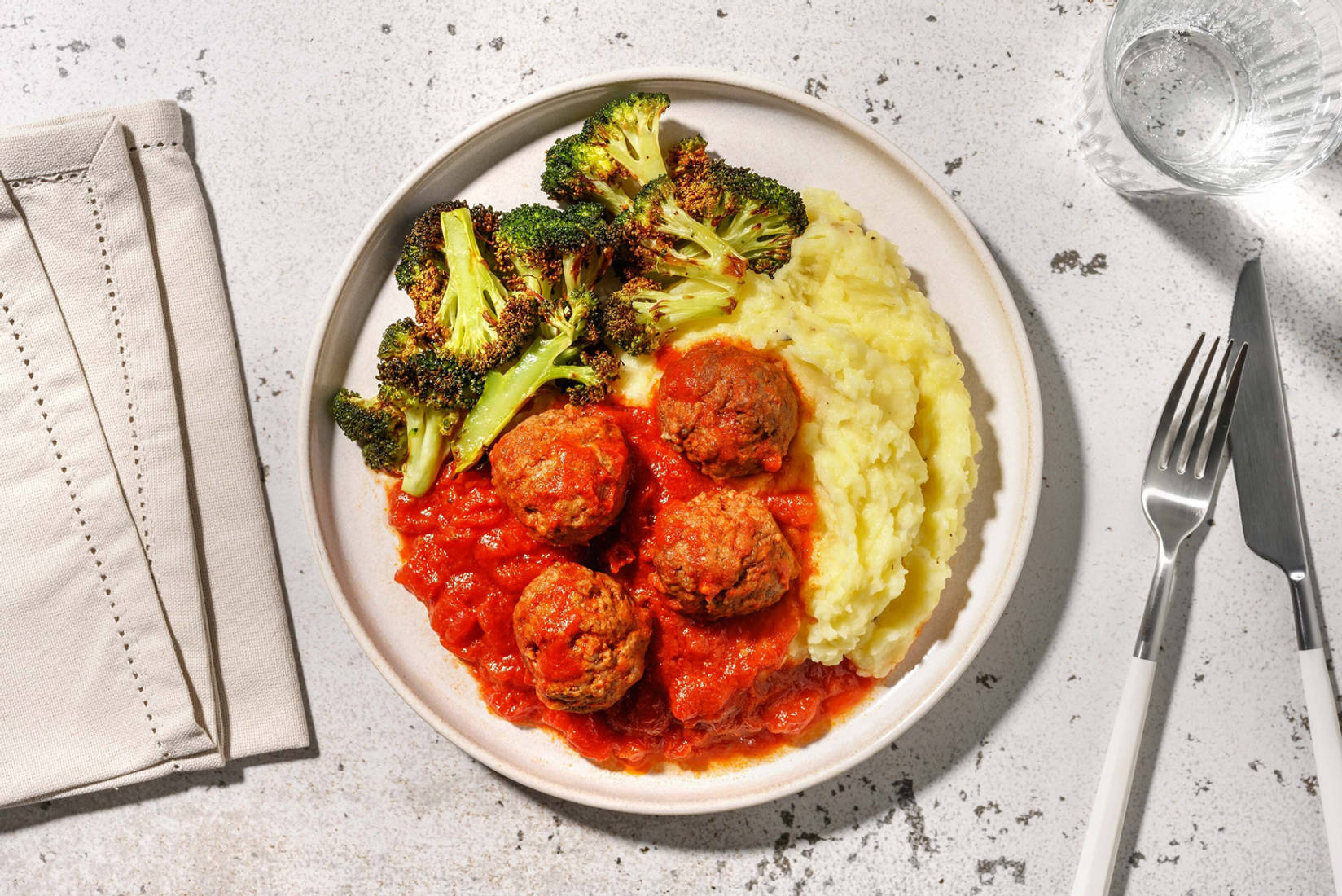 Köttbullar i cajunkryddad tomatsås