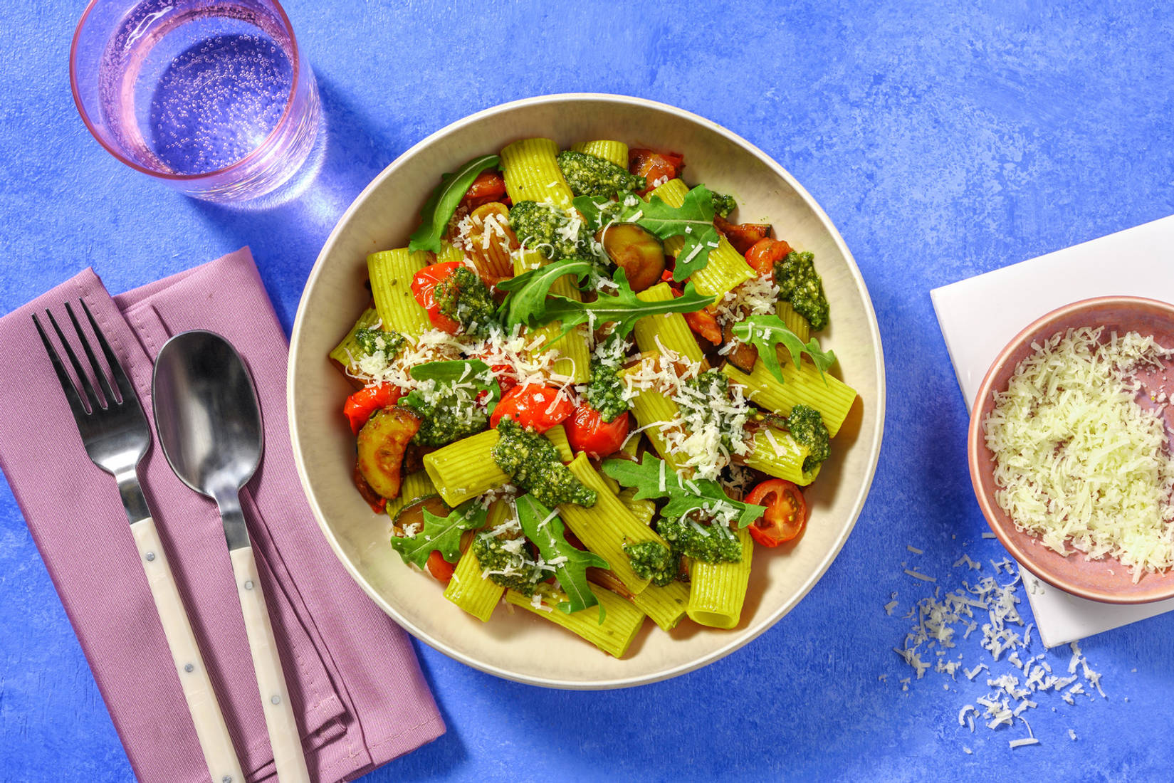 Rigatoni al pesto casero de rúcula