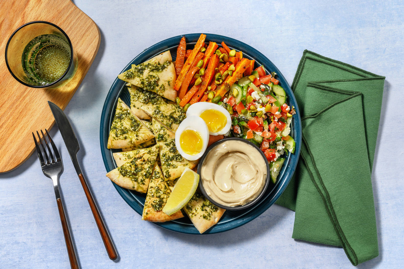 Man'ouché libanais, carotte rôtie & houmous