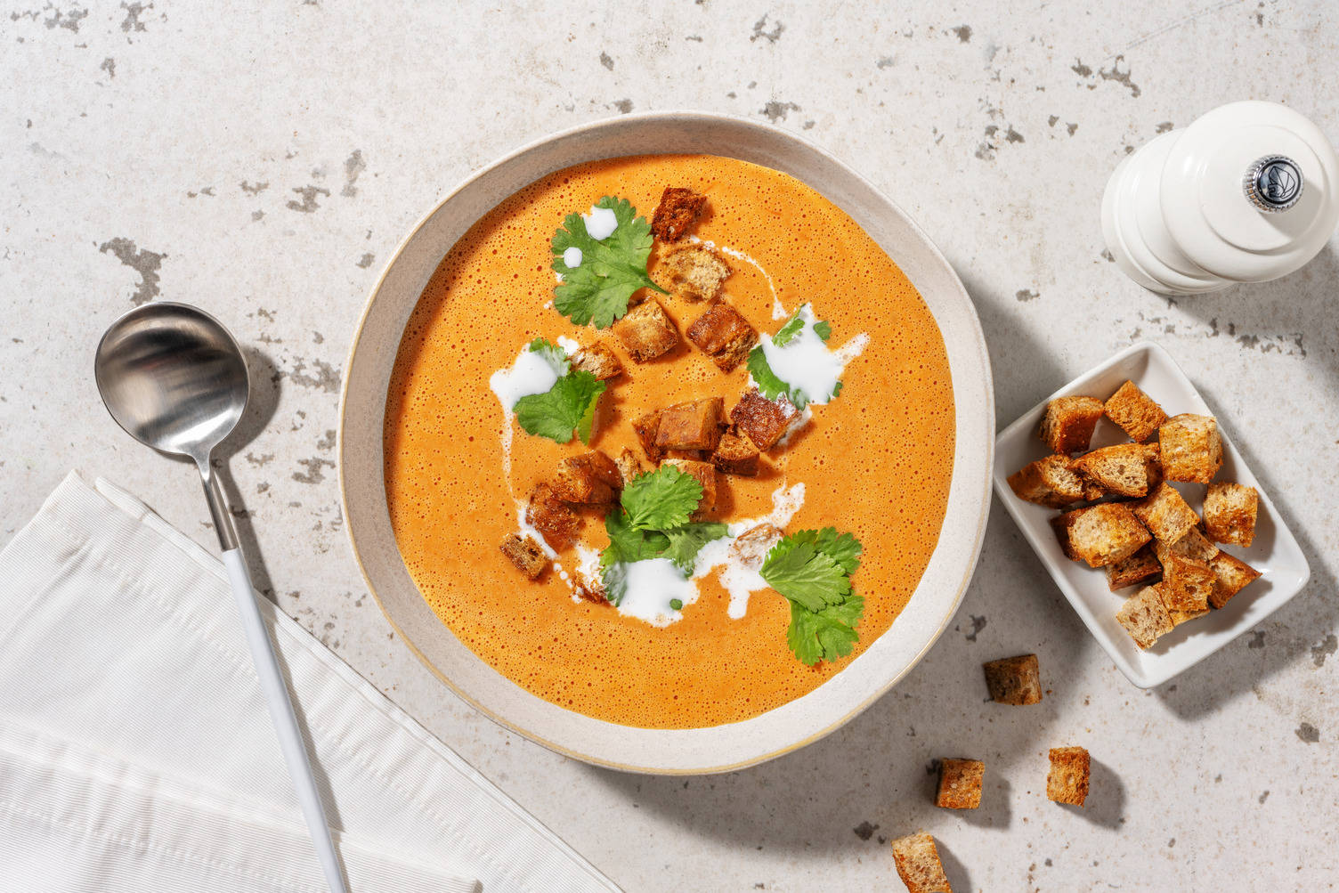 Velouté éclatant tomates & coco à la thaï