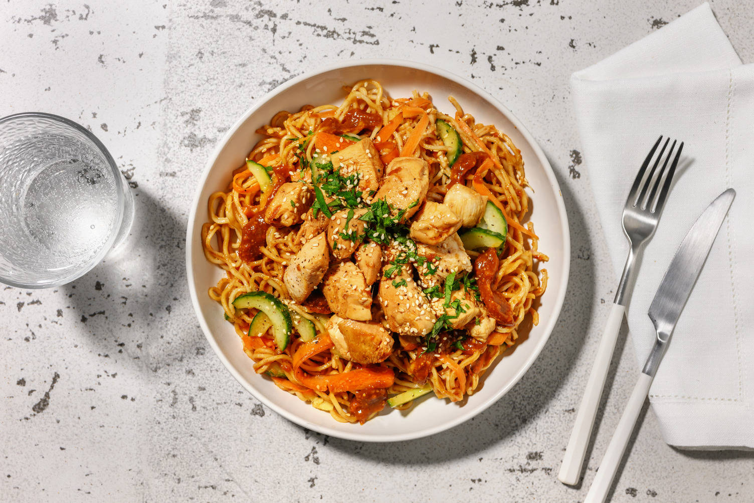 La Fraîche : poulet, crudités & sauce satay