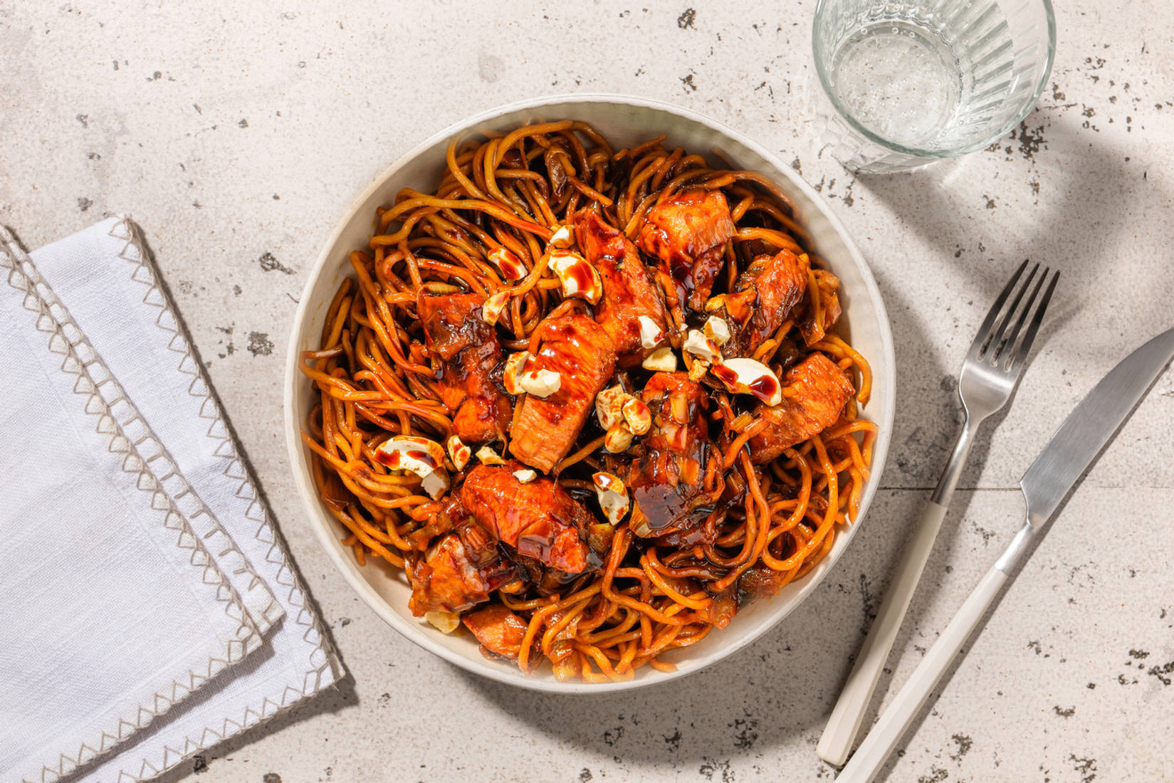 Wok peps de nouilles, poulet & cajous