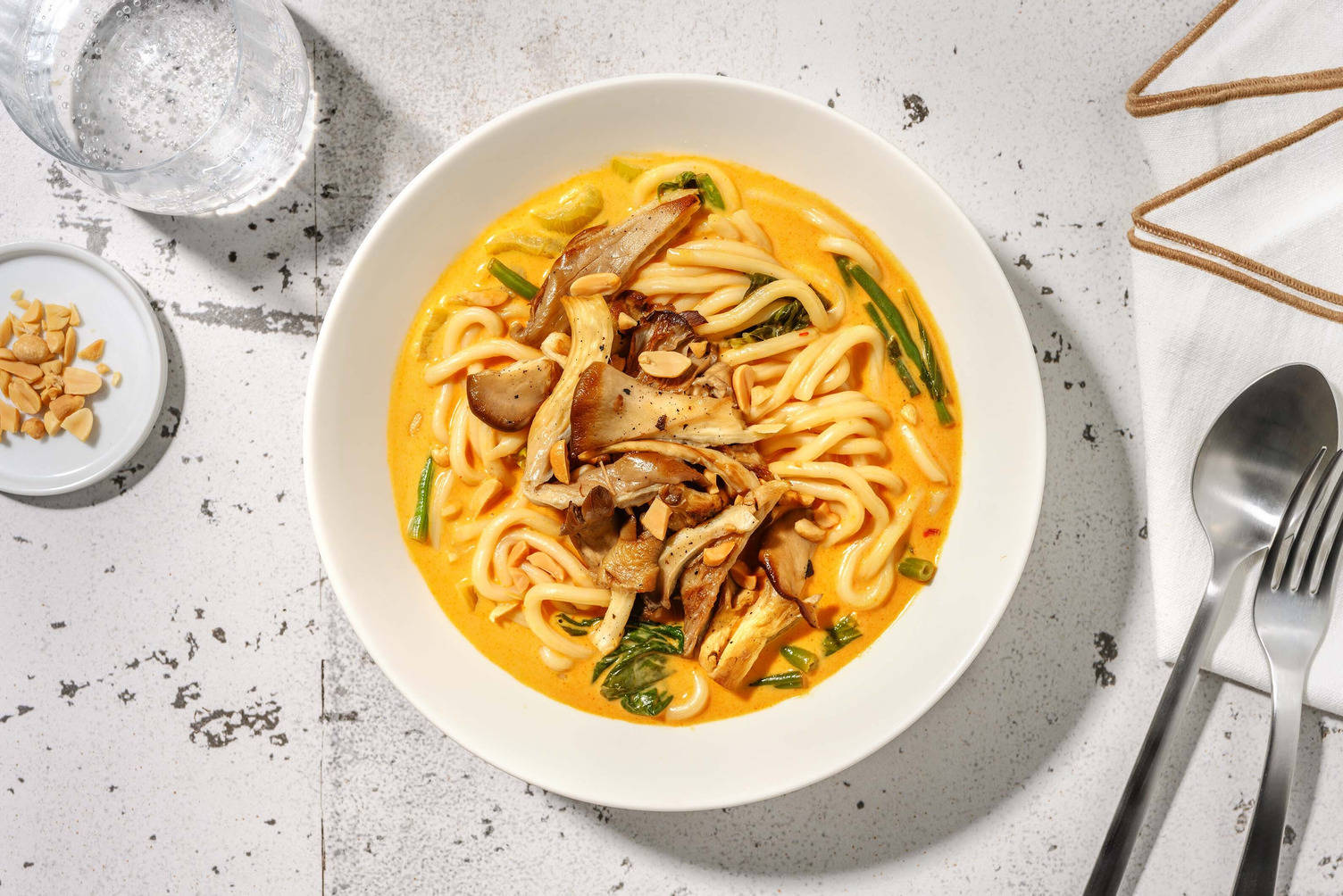 Röd curry-kryddad nudelsoppa