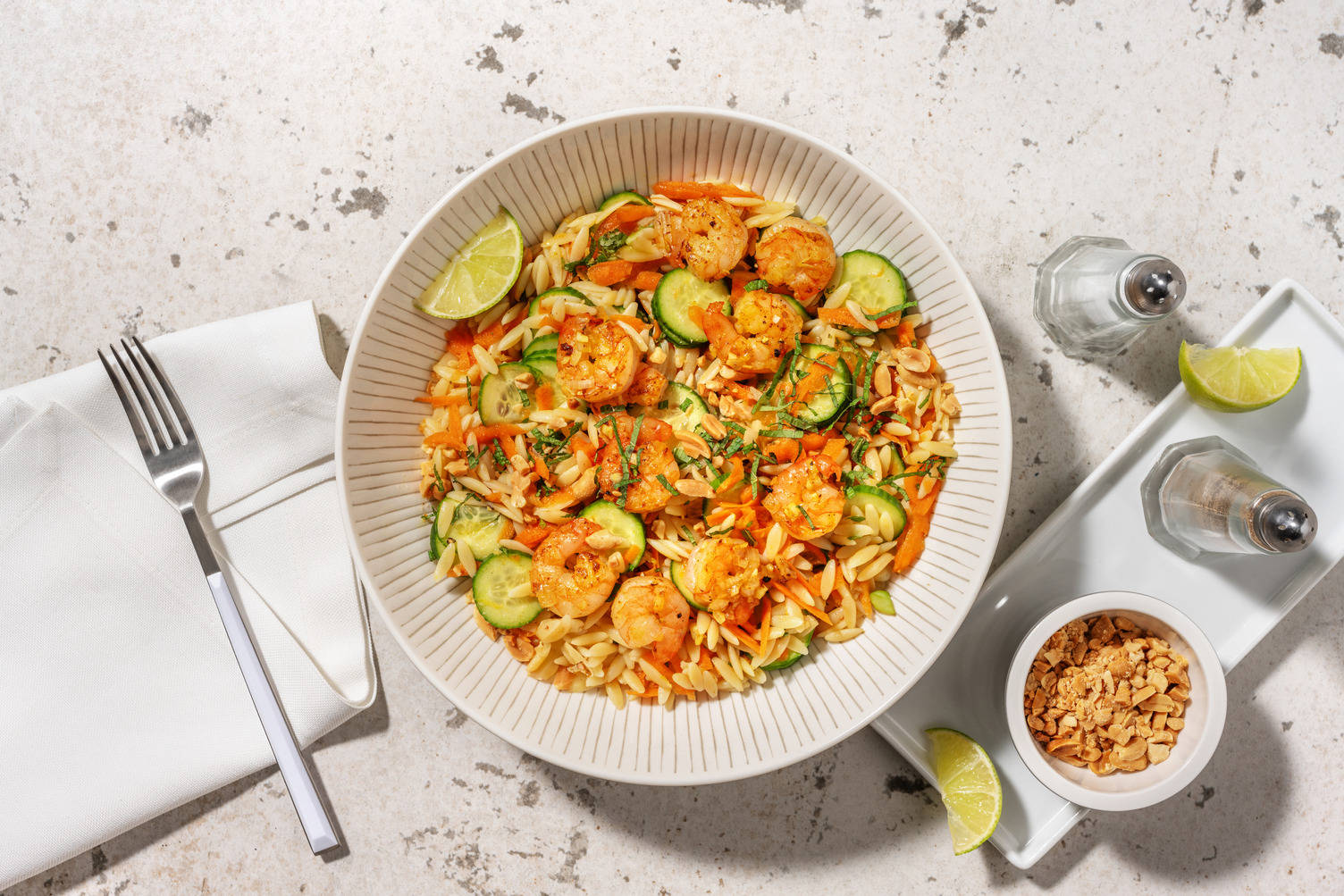 Salade d'orzo & crevettes dorées au curry