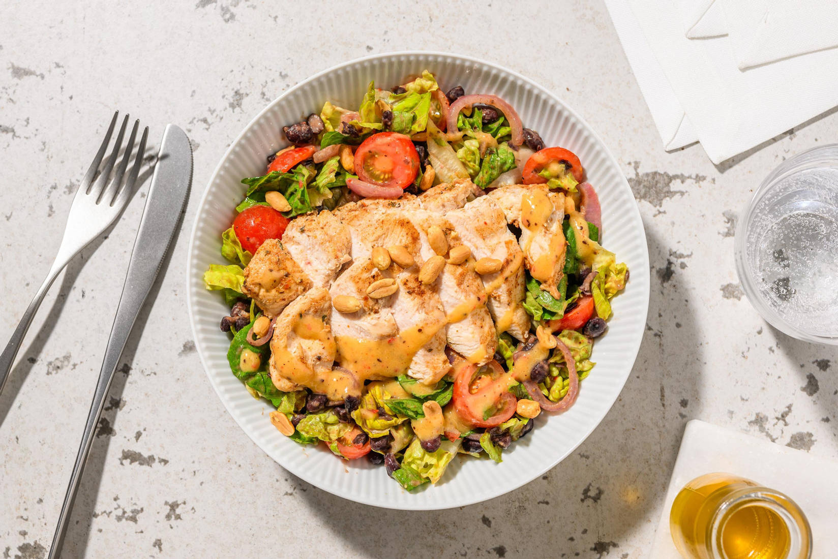 Karibischer Hähnchensalat mit Kiwi-Chili-Dressing