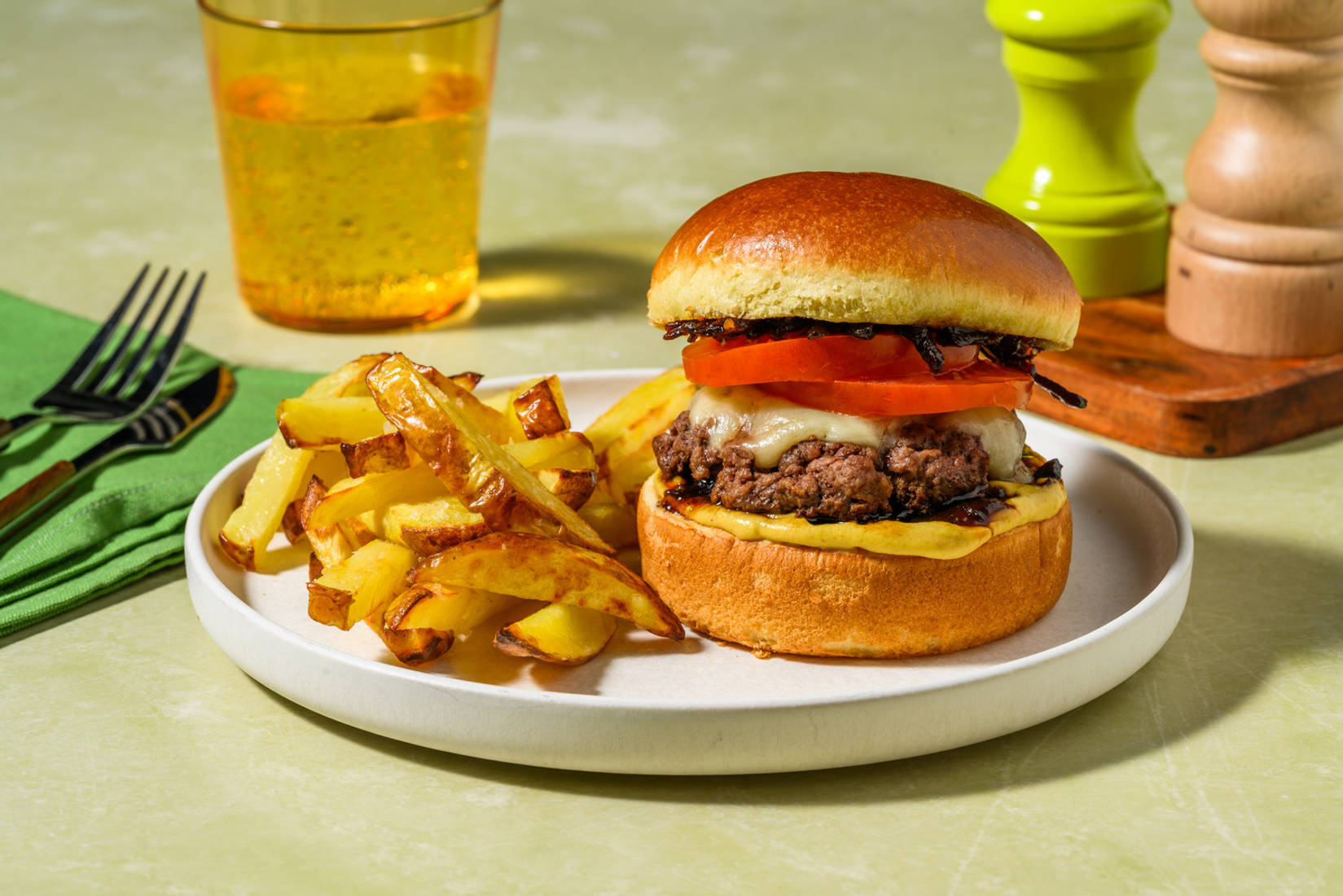 Burger de bœuf, chutney d'oignons & gouda
