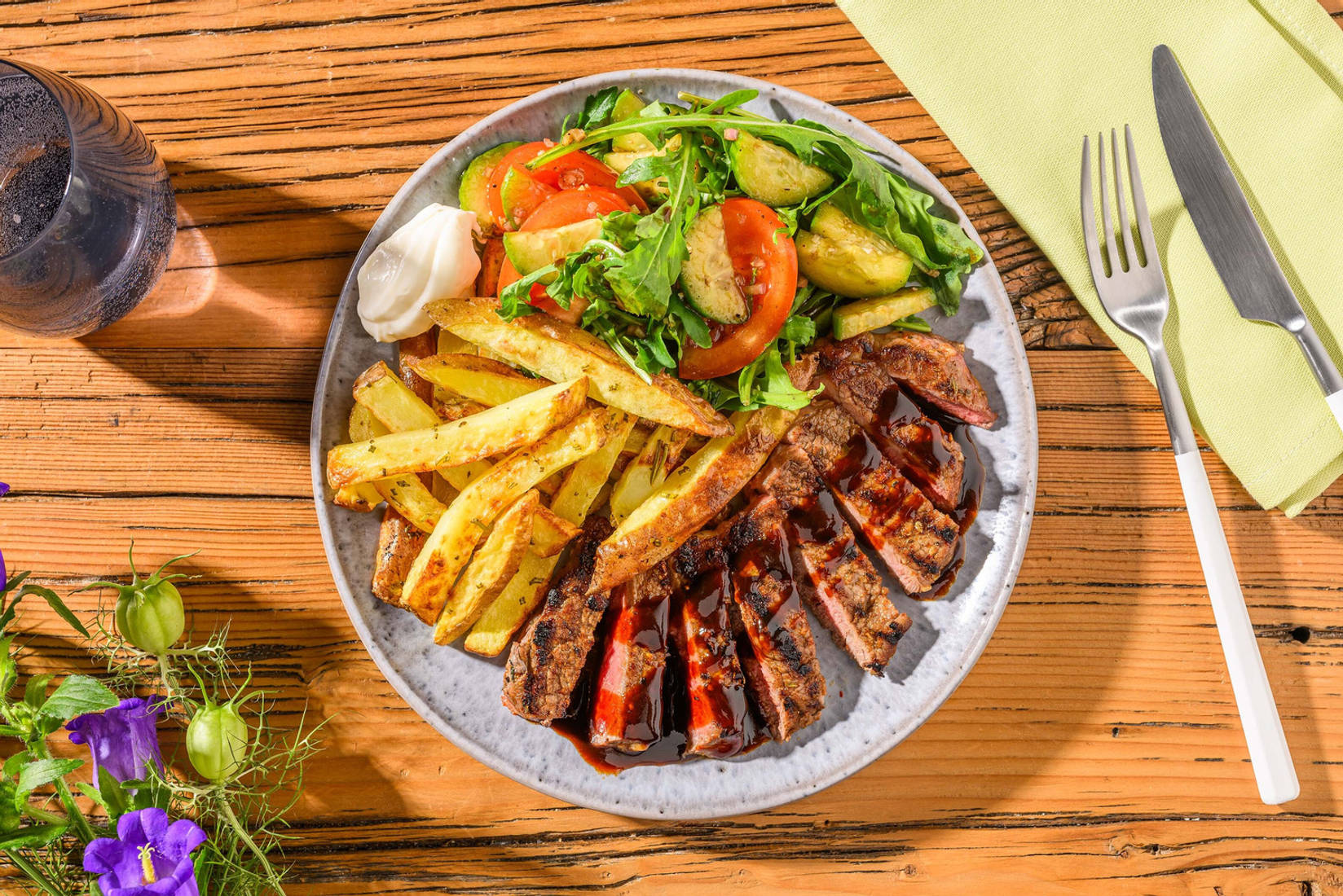 Grillet BBQ-rumpsteak og rødvinssauce