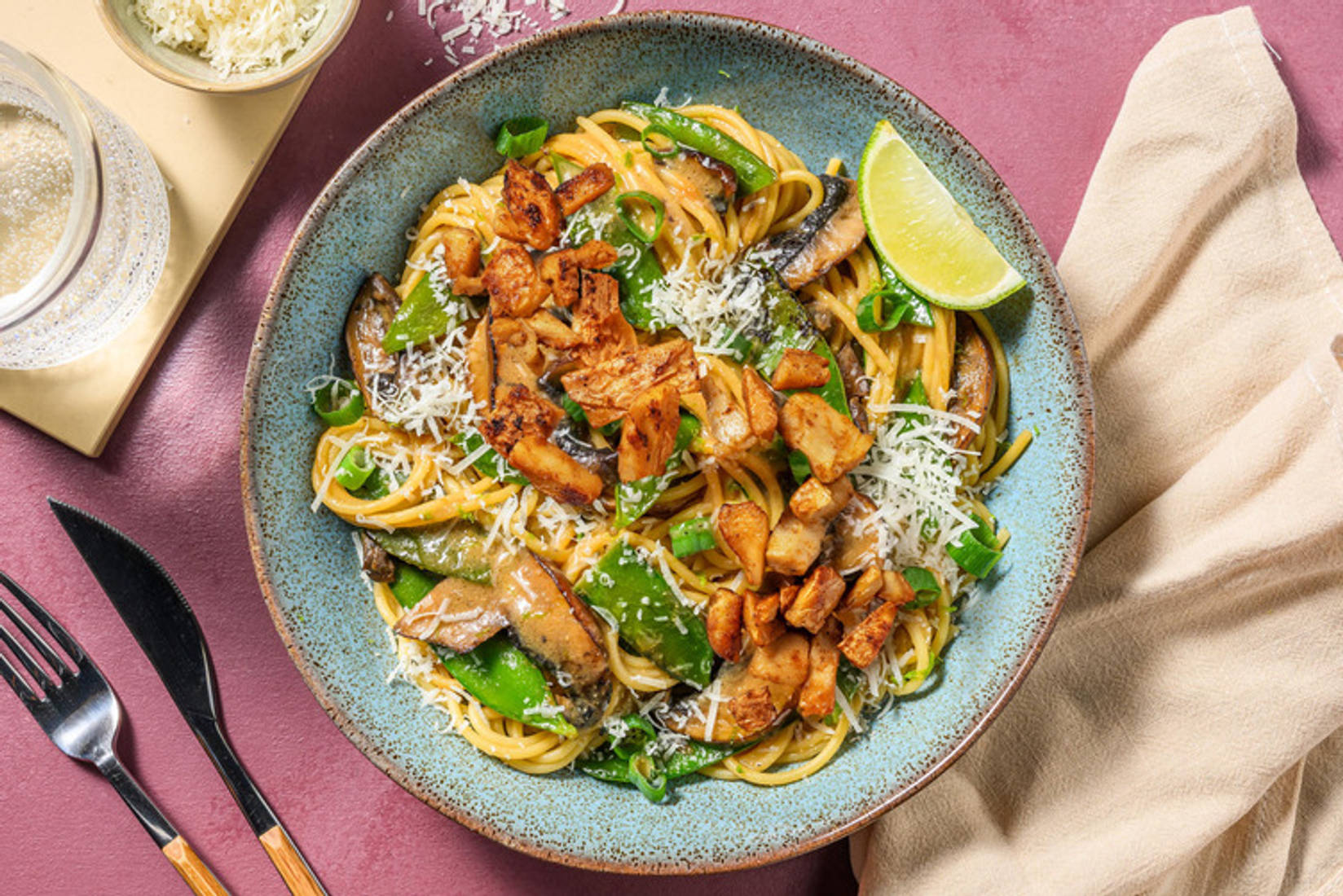 Miso-Butter-Spaghetti mit extra veganen Filetstücken
