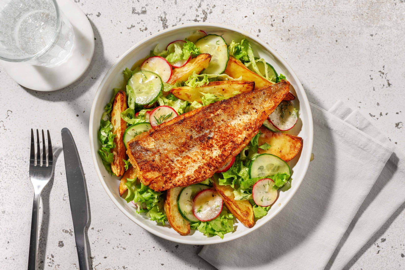 Filet de merlu et salade à la scandinave