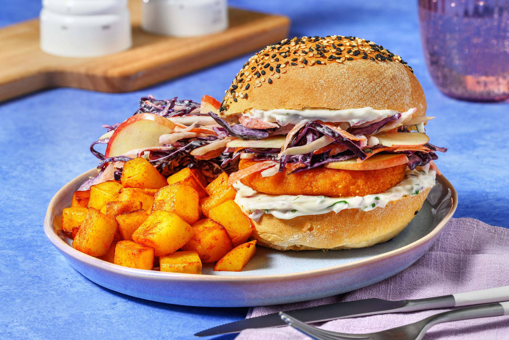 Burger façon poisson sur petit pain à la carotte
