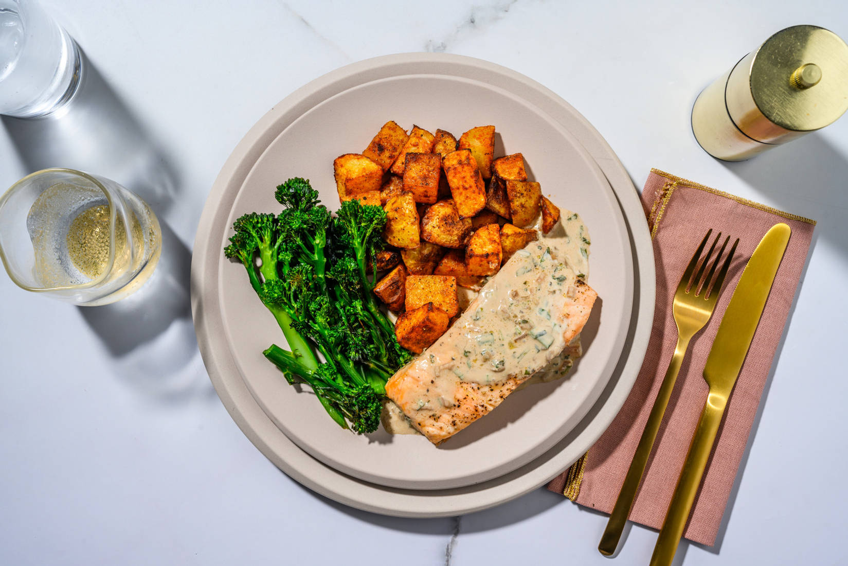 Saumon, crème d'estragon & broccolini