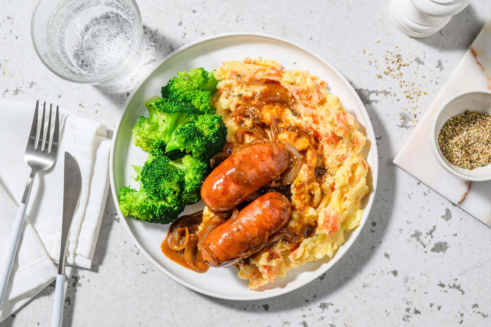 Kipworstjes met wortelstoemp