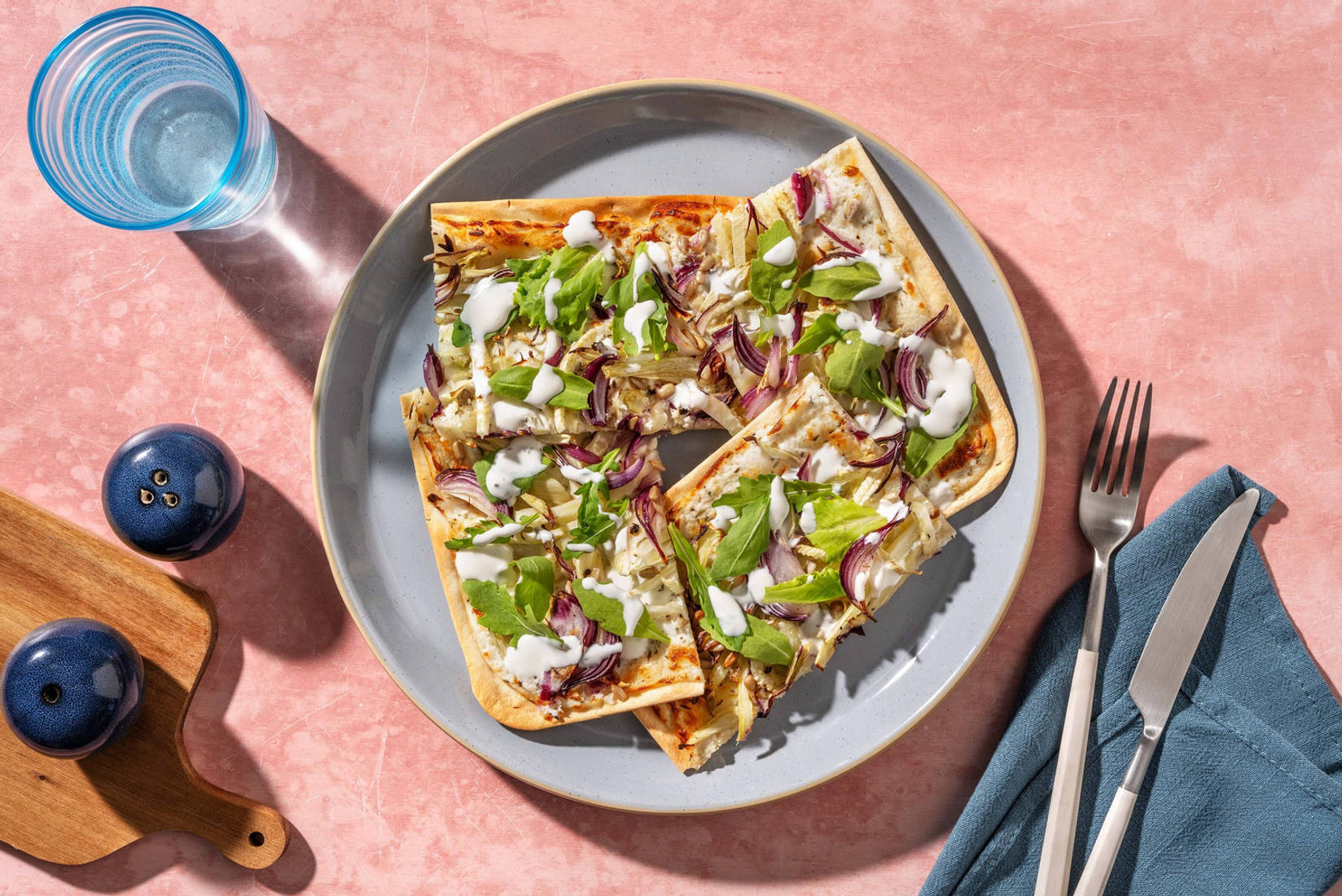 Fenchel-Zwiebel-Flammkuchen mit Birne