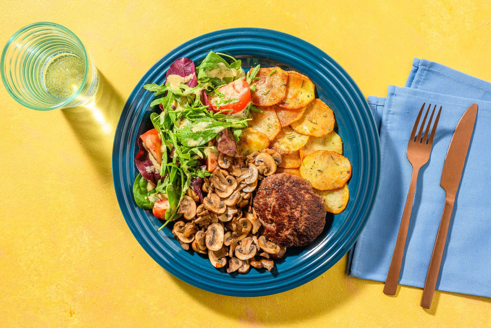 Burger et pommes de terre poêlées au romarin