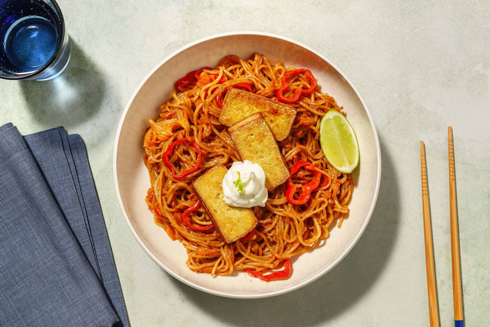 Glasnudelpfanne mit crispy Sweet Chili Tofu