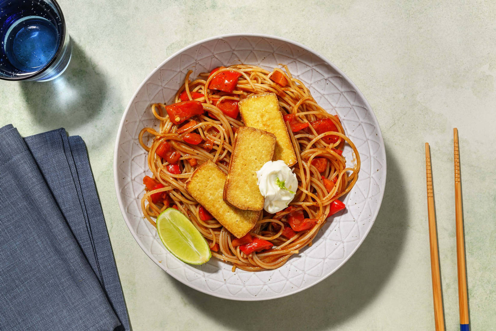 Glasnudelpfanne mit crispy Sweet Chili Tofu