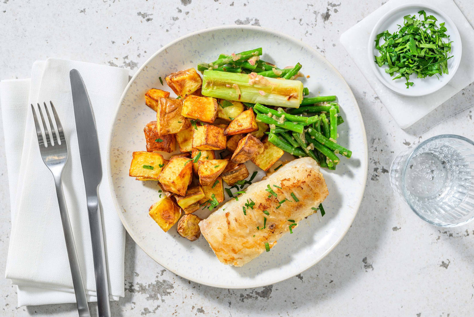 Kabeljauwfilet in knoflookbotersaus