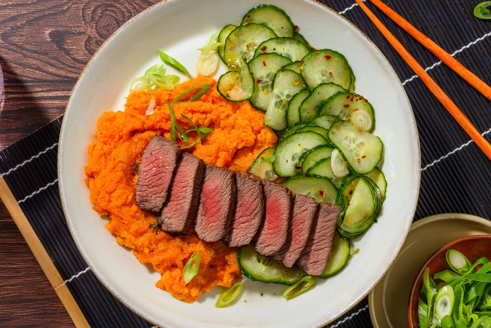 Bio-Rinderhüftsteak auf Ingwer-Süßkartoffelstampf