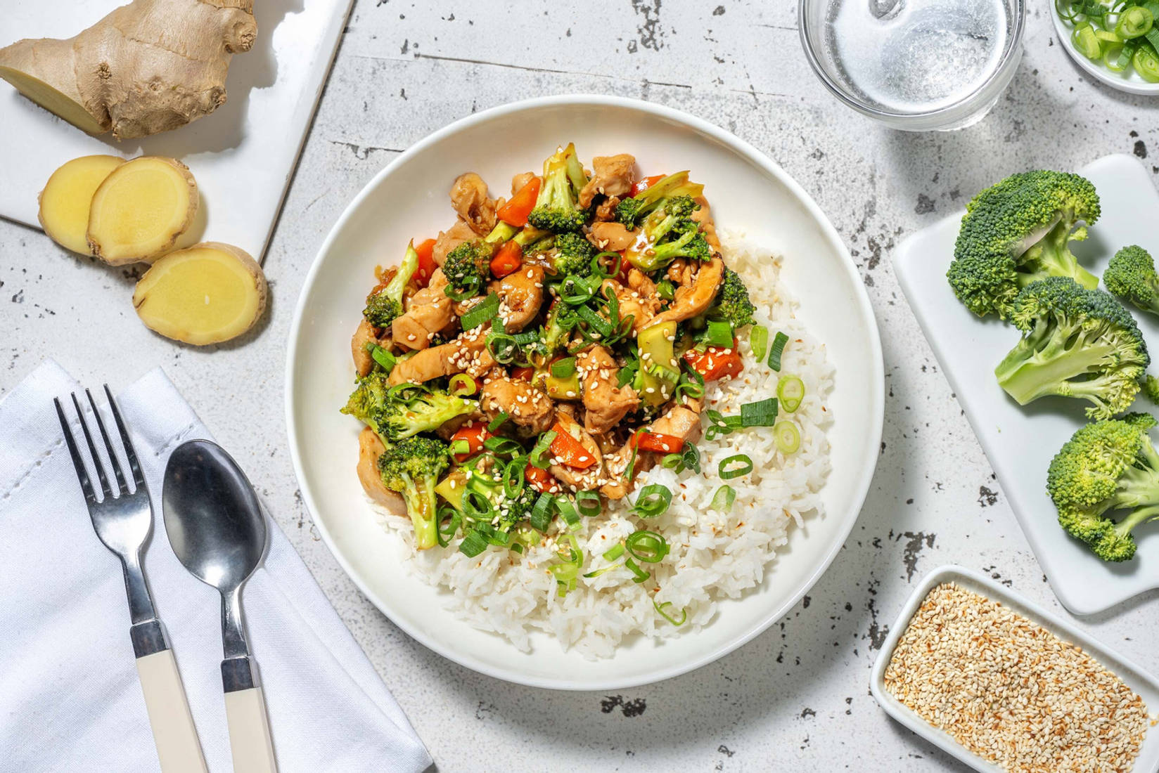 Ingwer-Sesam-Hähnchen mit knackigem Gemüse