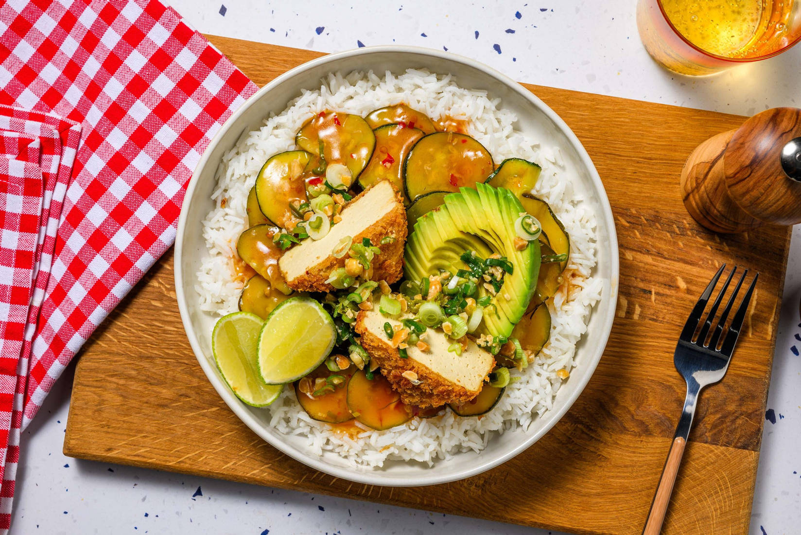 Tofu Katsu-Bowl mit Avocado