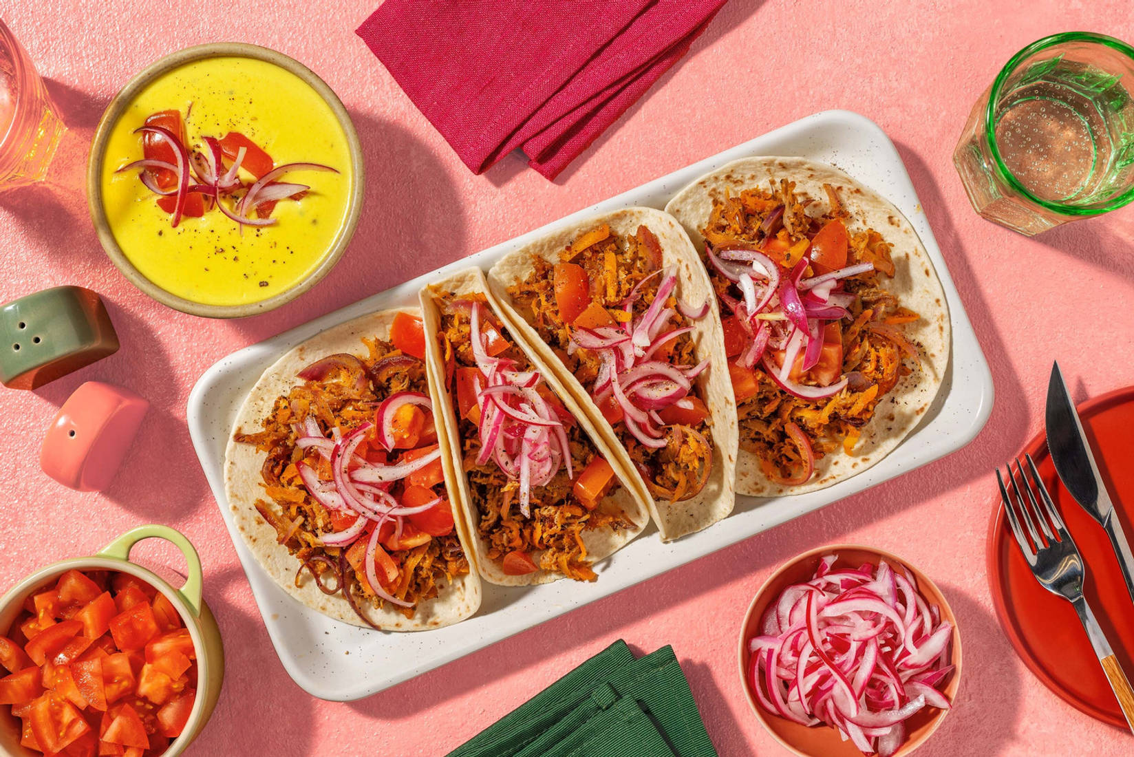 Pulled-Pork-Tacos mit würziger Käsesalsa zum Dippen