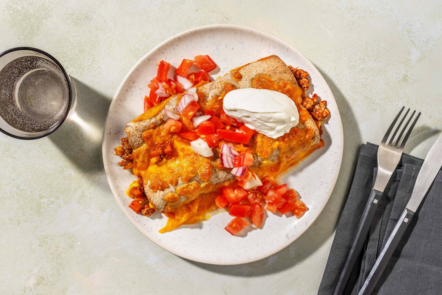 Gratin de tortillas au poulet haché et crème aigre