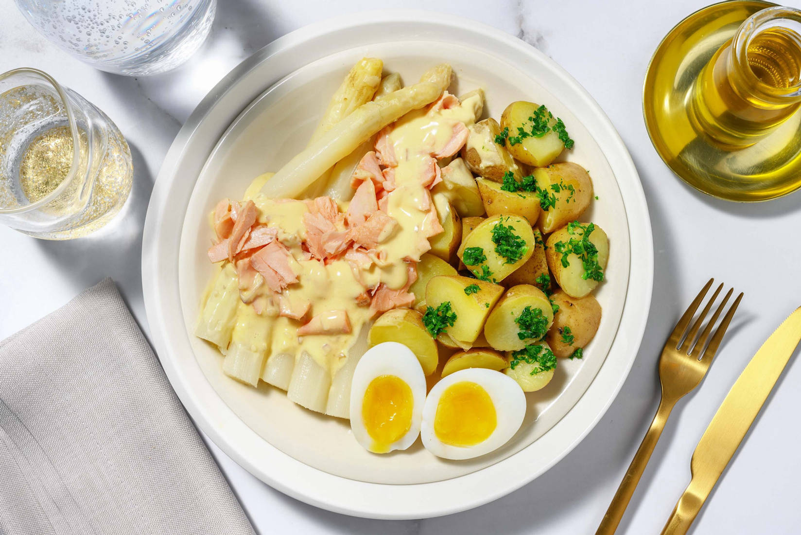 Asperges blanches au saumon et sauce au beurre blanc