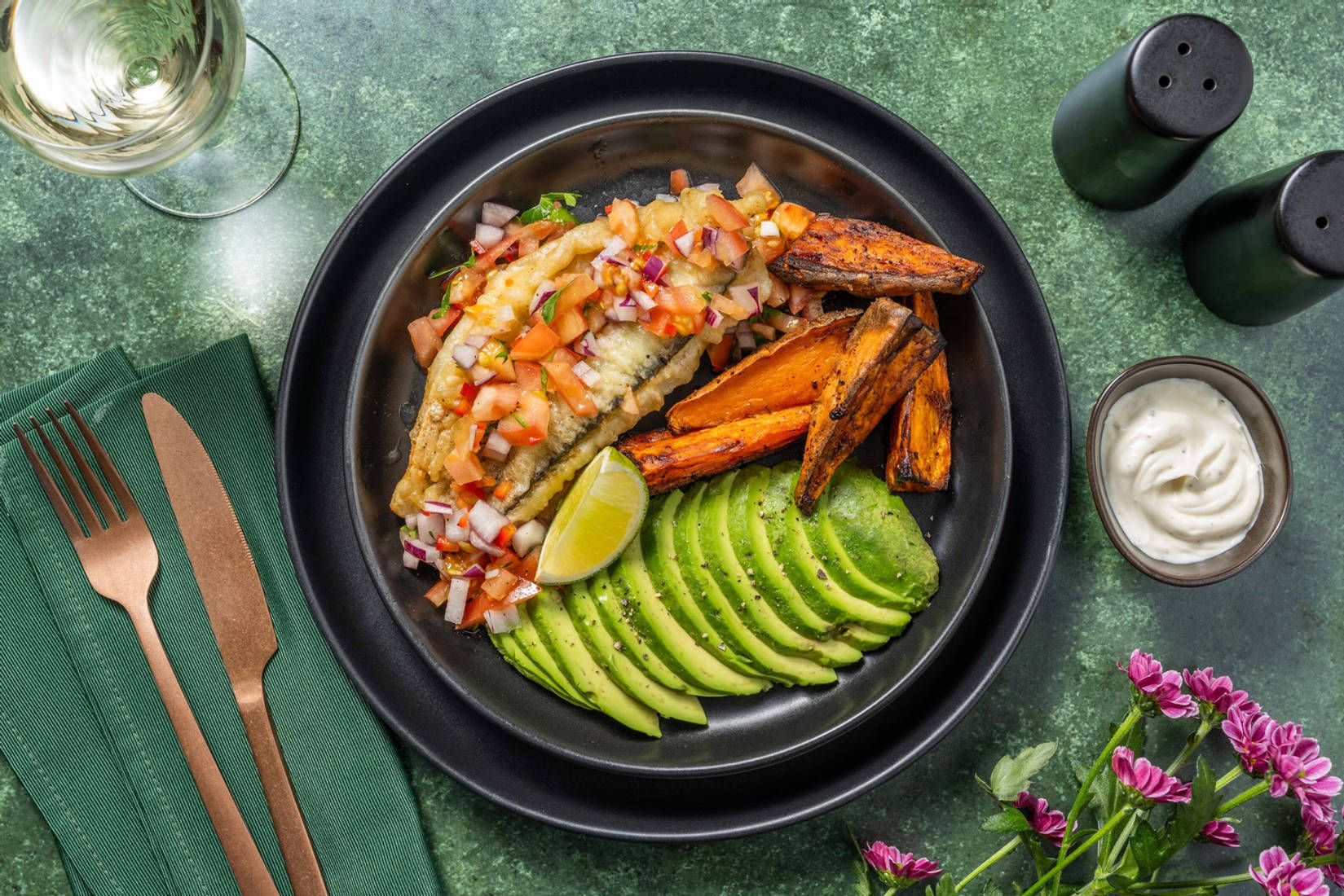 Filet de bar croustillant et avocat