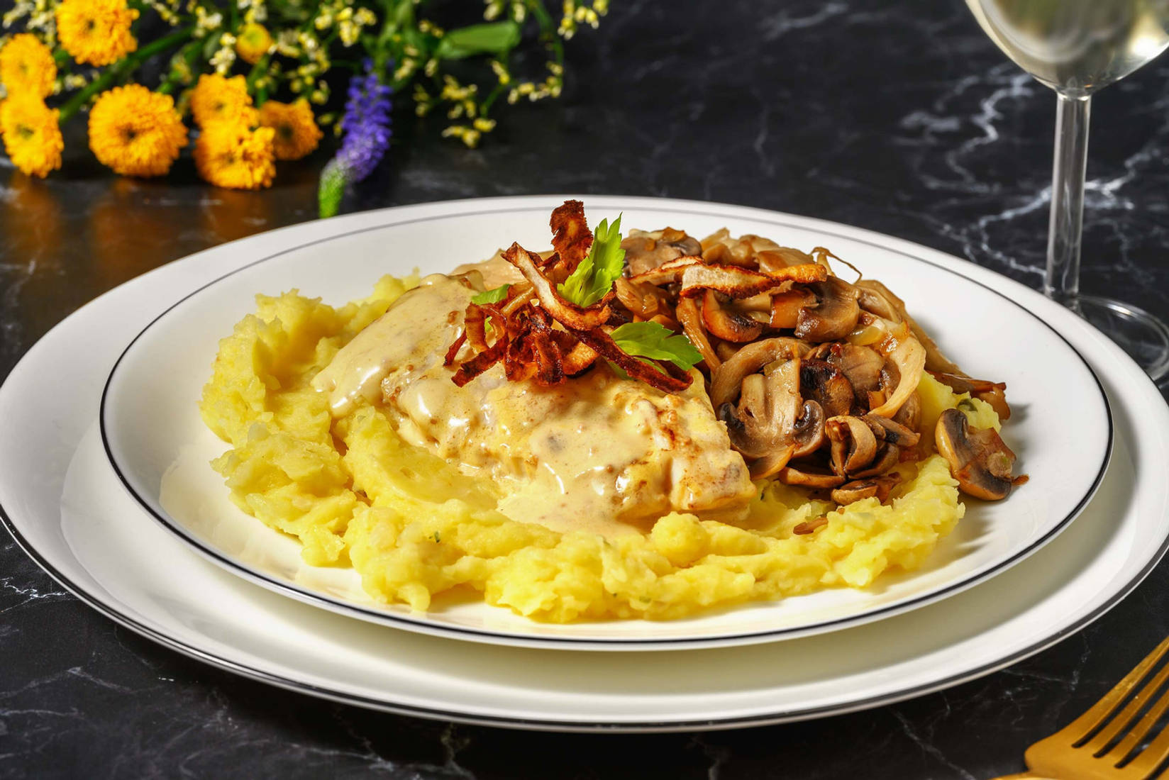 Filet de cabillaud au beurre blanc et chips de panais