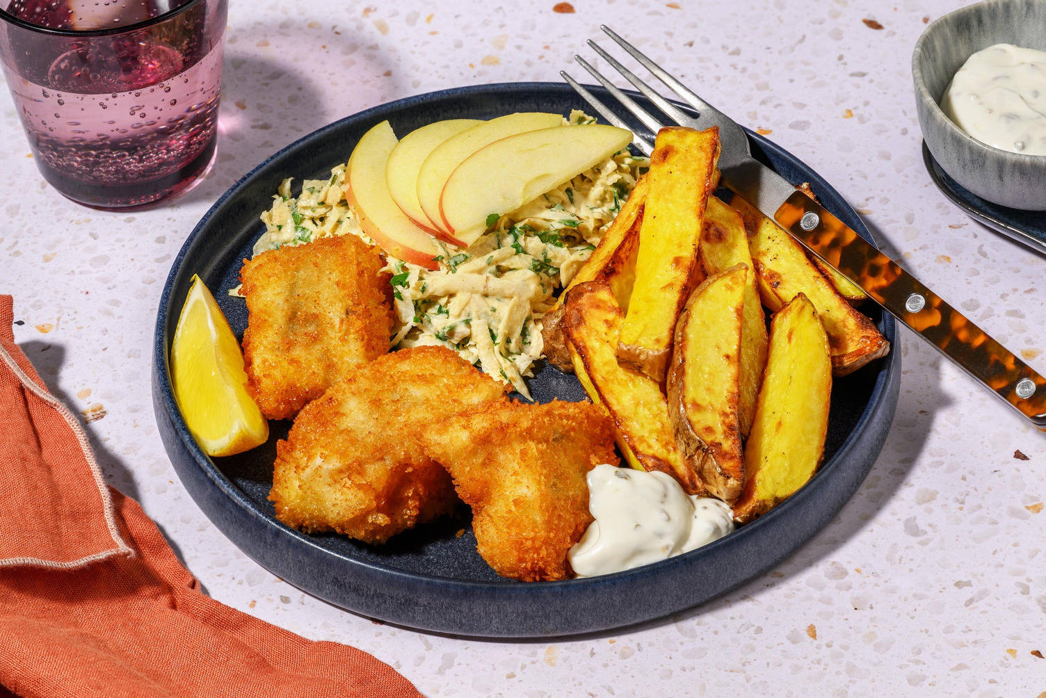 Stekt pankopanerad vit fisk