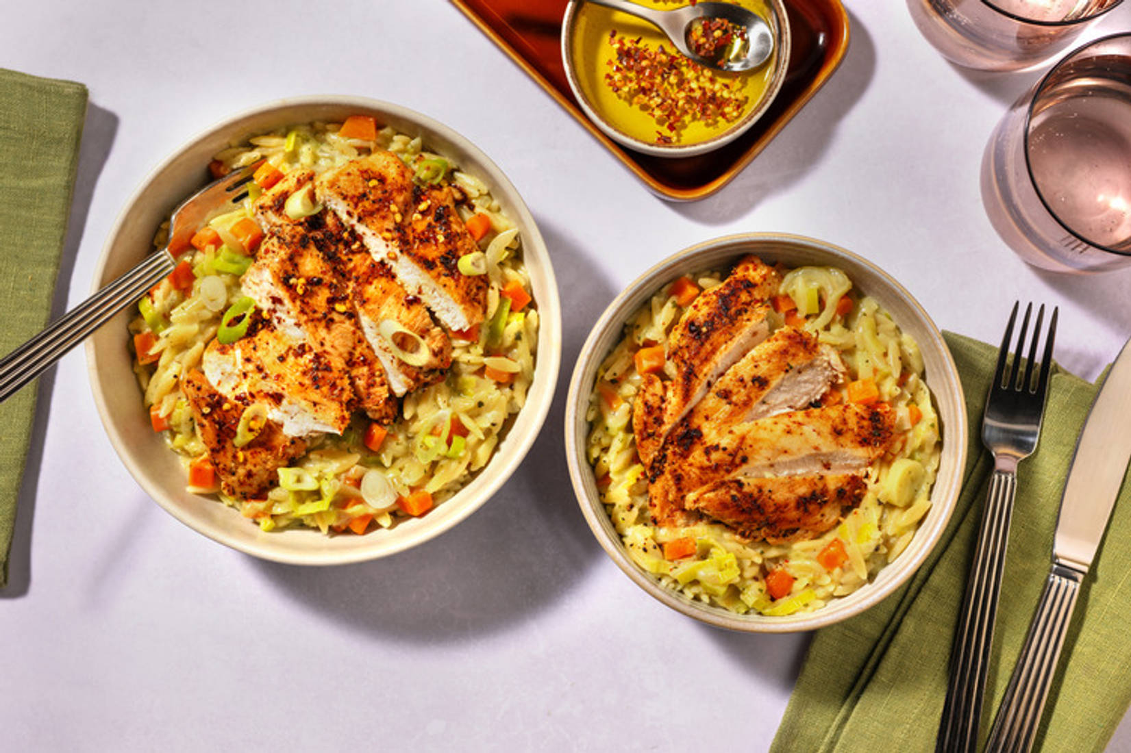  Pesto-'orzotto' med kylling og grøntsager