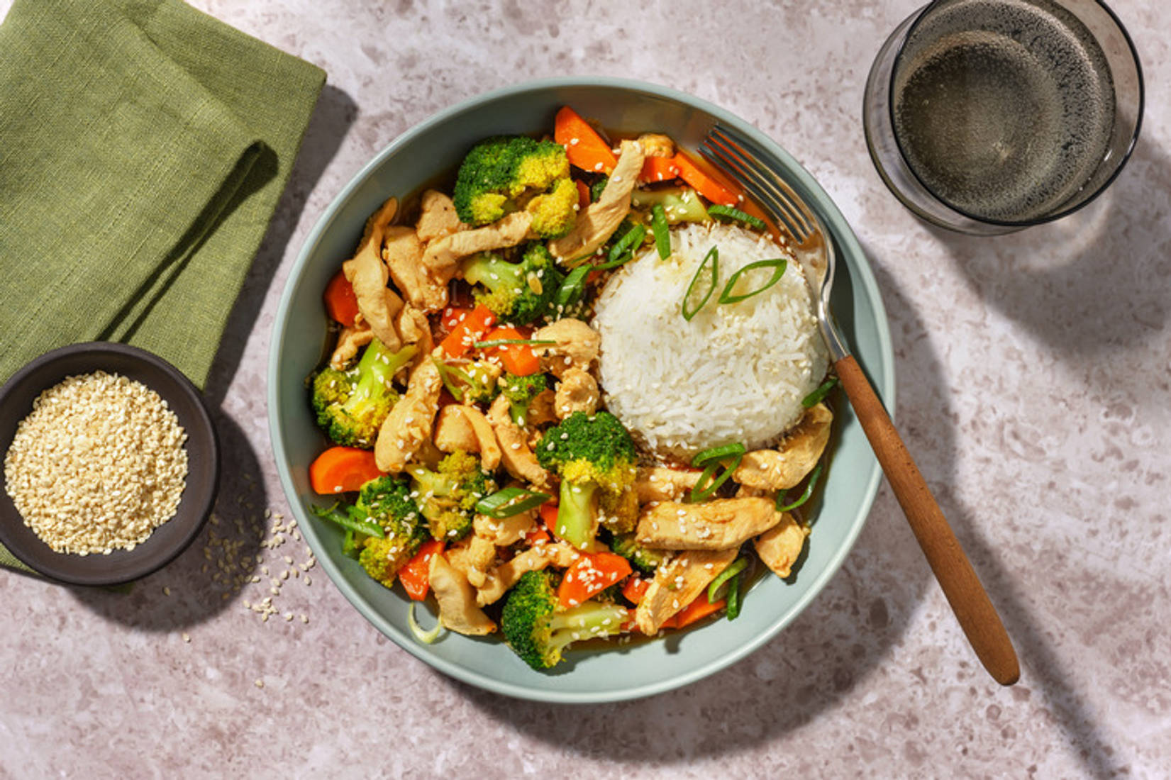 Poulet in würziger Ingwer-Sesam-Sauce 